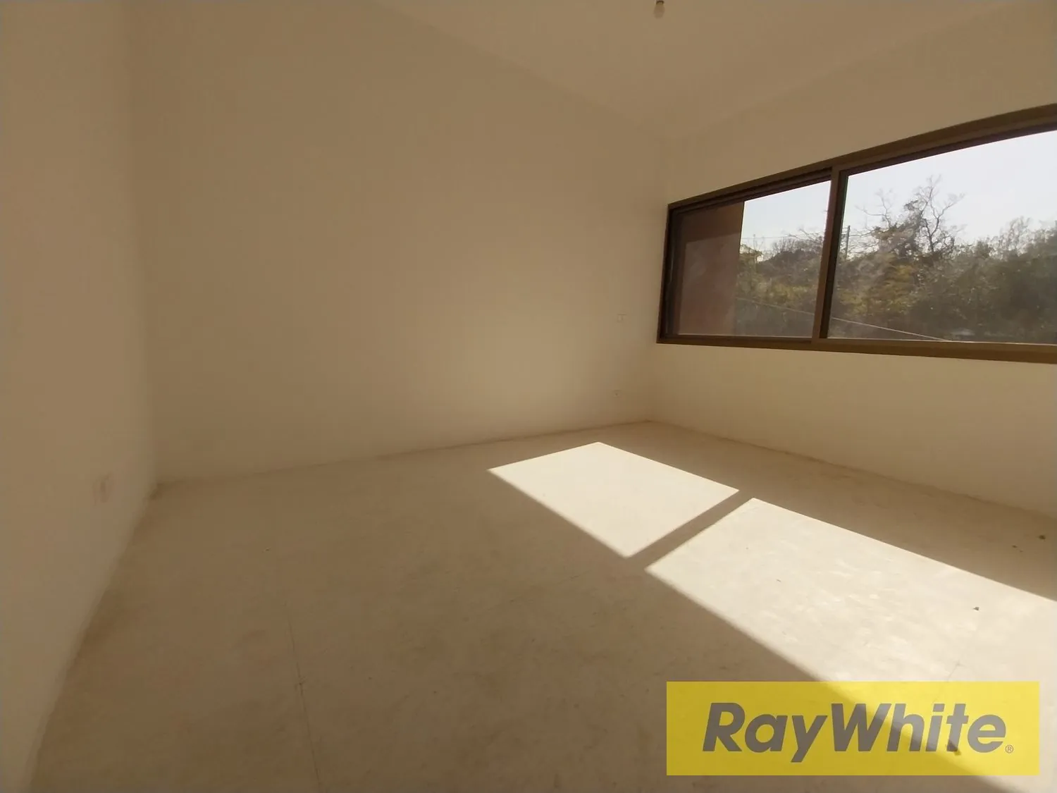Spacious Apartment For Sale In Naqqache |sea-view| — الصورة 4