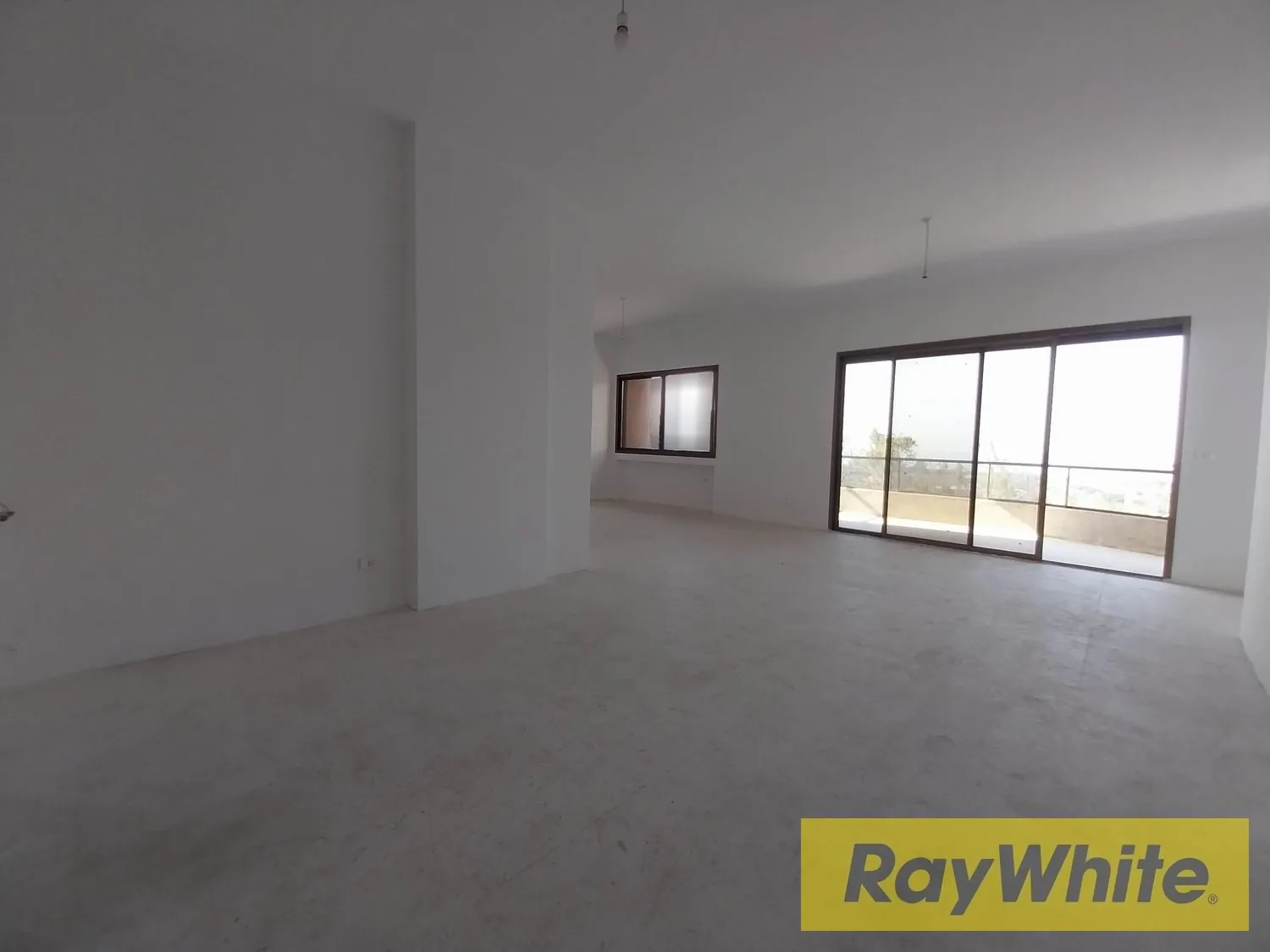 Spacious Apartment For Sale In Naqqache |sea-view| — الصورة 5