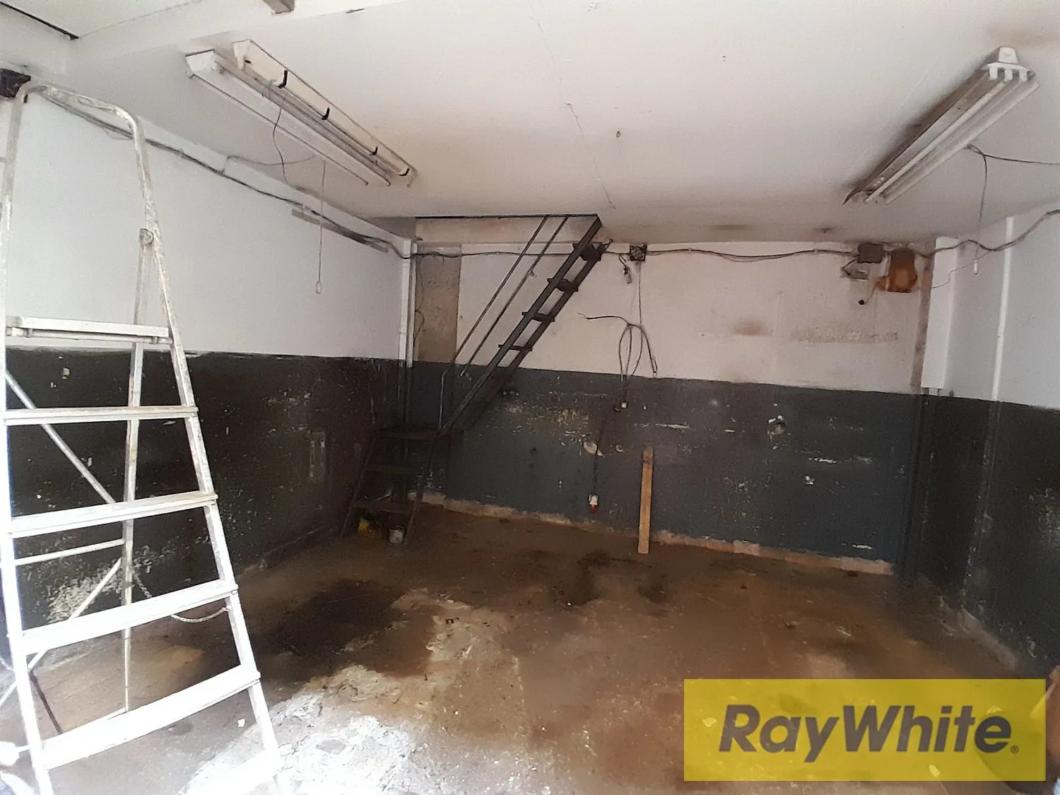 Shop For Rent In Gemayzeh – 40 Sqm