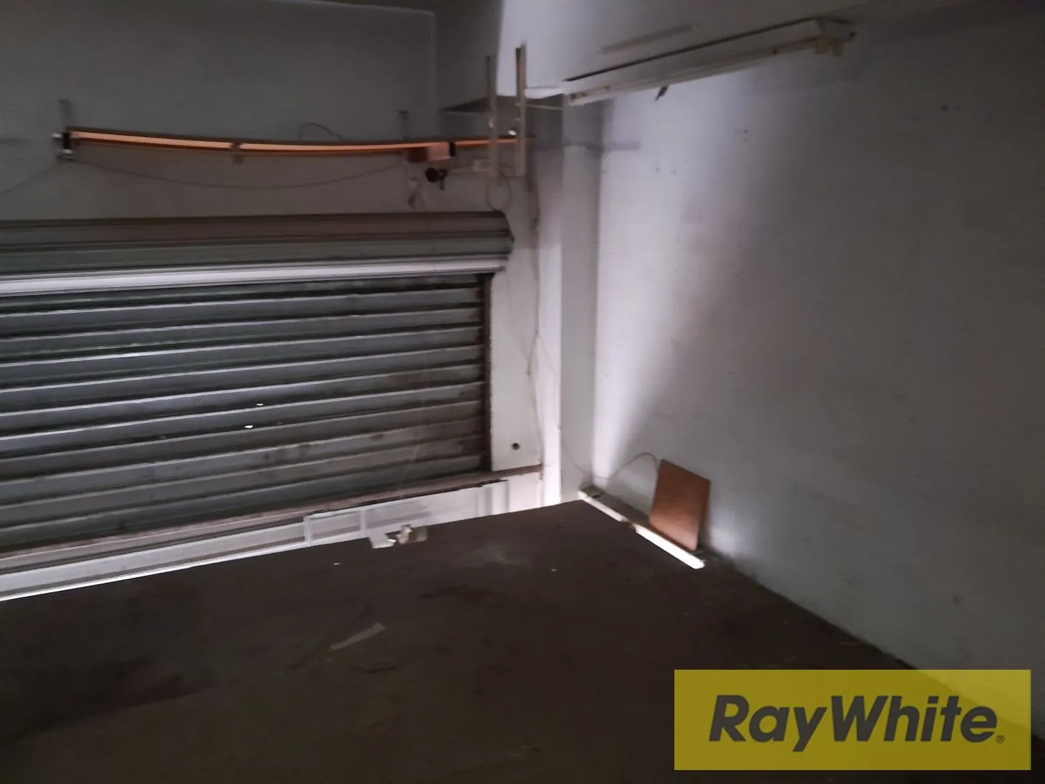 Shop For Rent In Gemayzeh – 40 Sqm — الصورة 2
