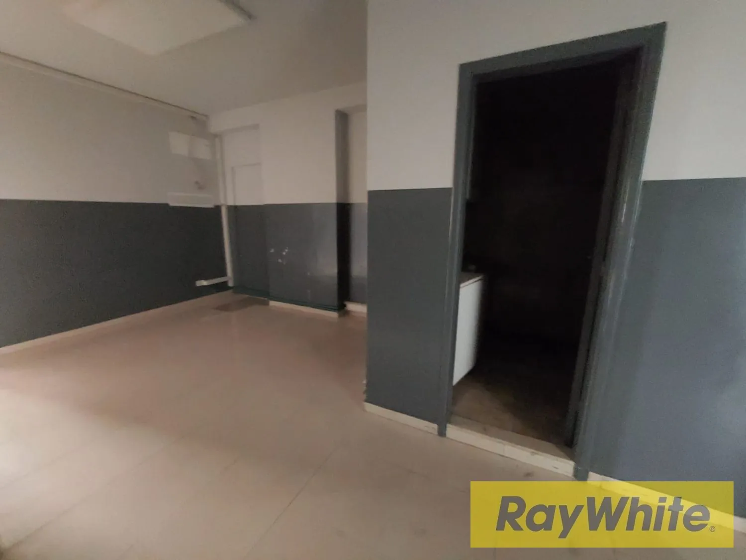 Office For Rent In Dora — الصورة 4