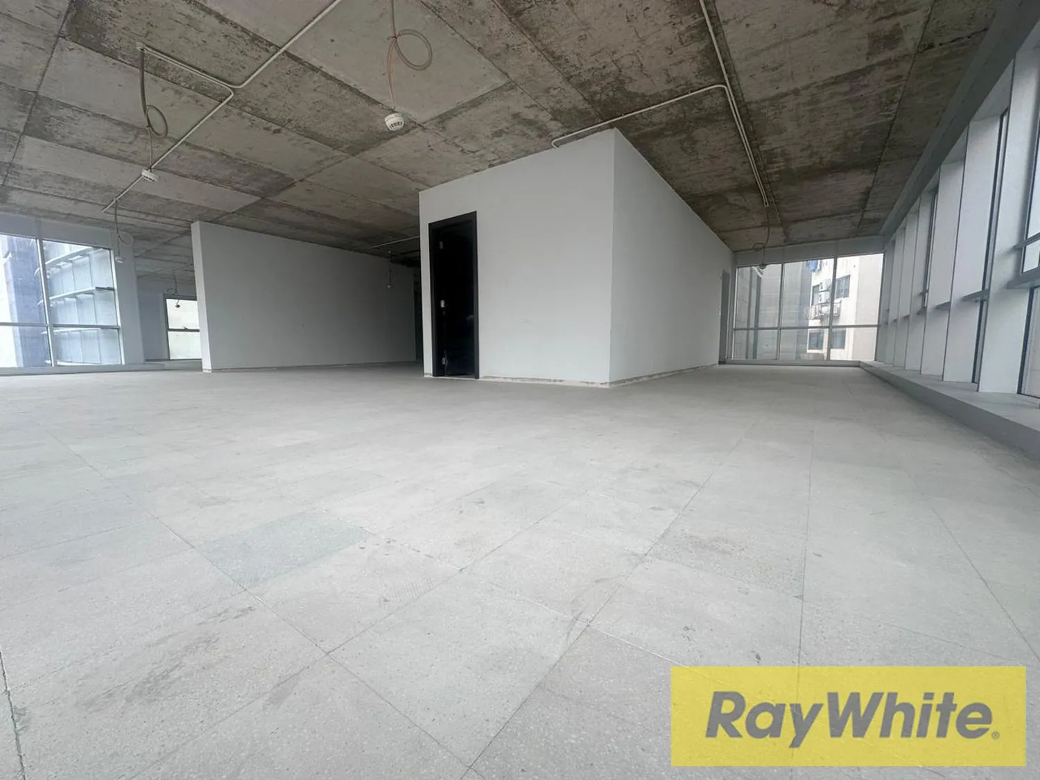 Office For Rent In Ramlet Al Baydah — الصورة 1