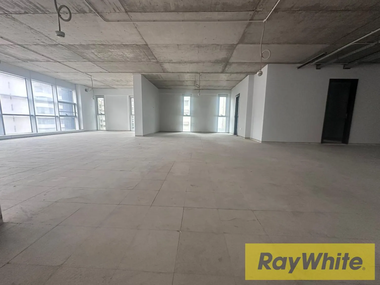 Office For Rent In Ramlet Al Baydah — الصورة 2