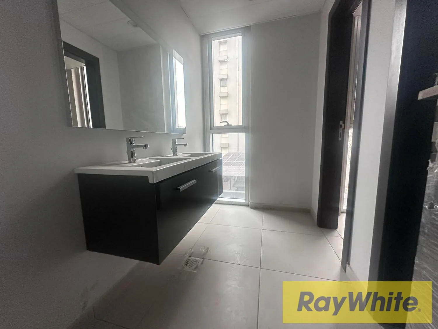 Office For Rent In Ramlet Al Baydah — الصورة 3