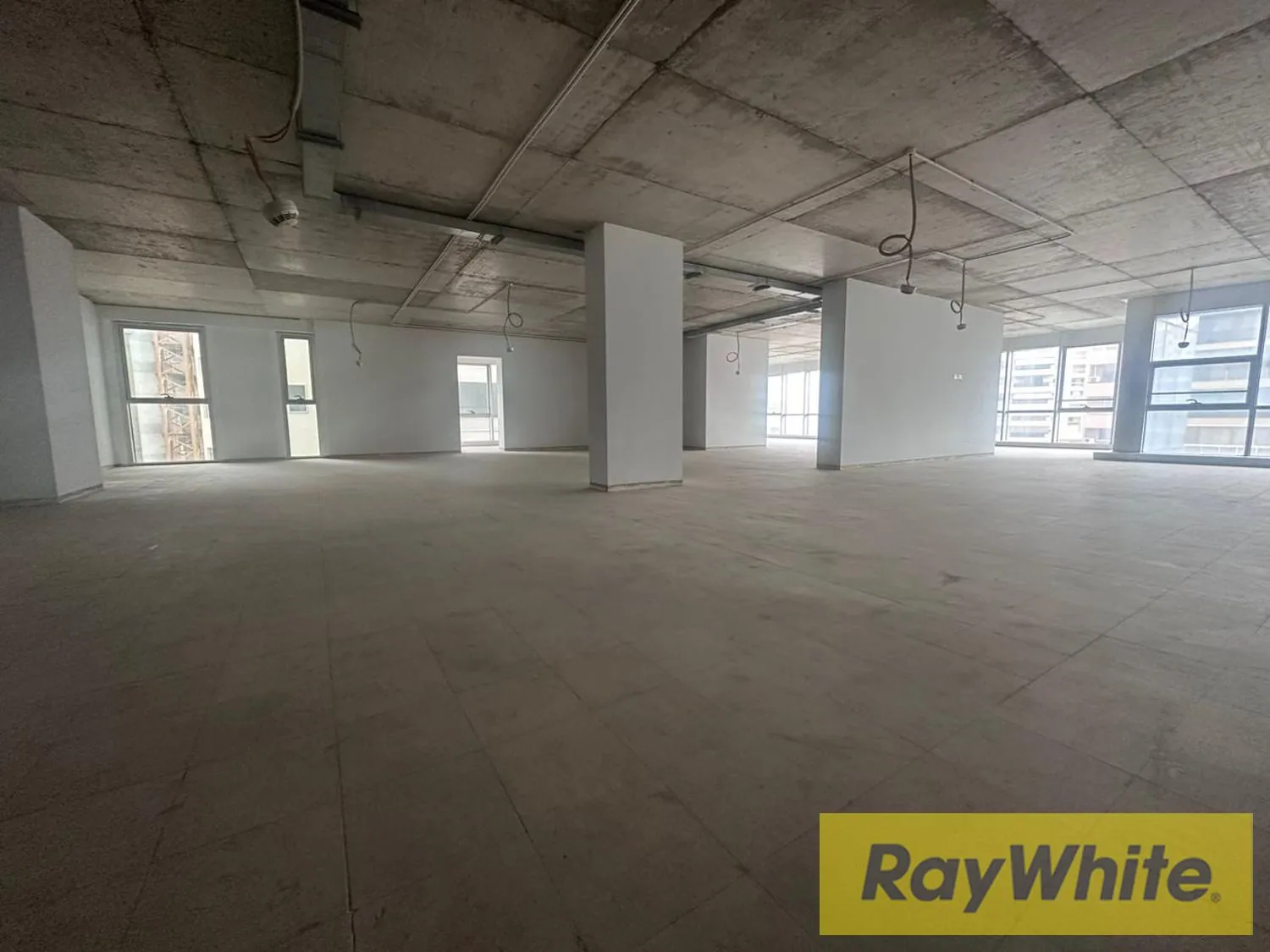 Office For Rent In Ramlet Al Baydah — الصورة 4