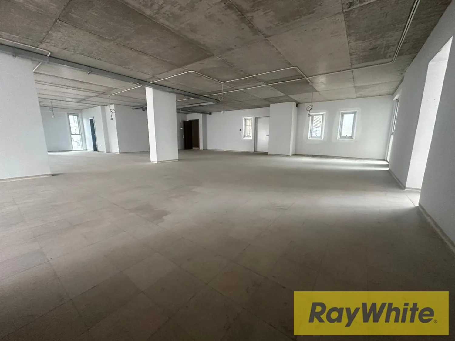 Office For Rent In Ramlet Al Baydah — الصورة 5