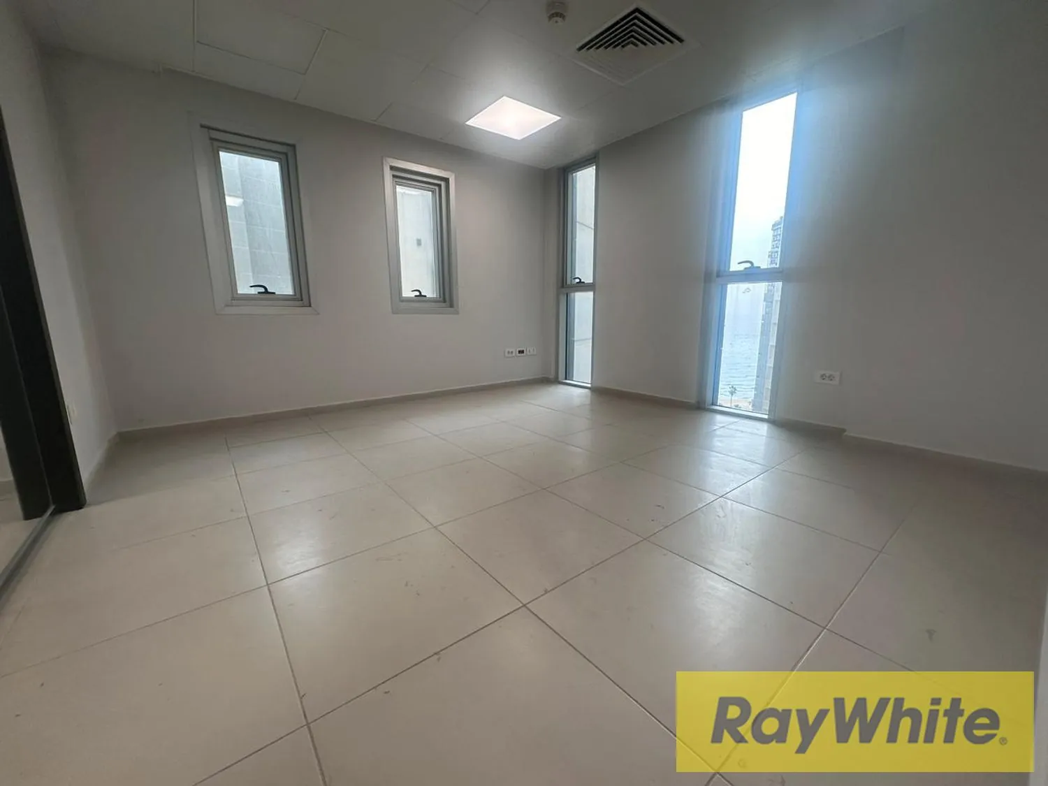 Office For Rent In Ramlet Al Baydah — photo 3