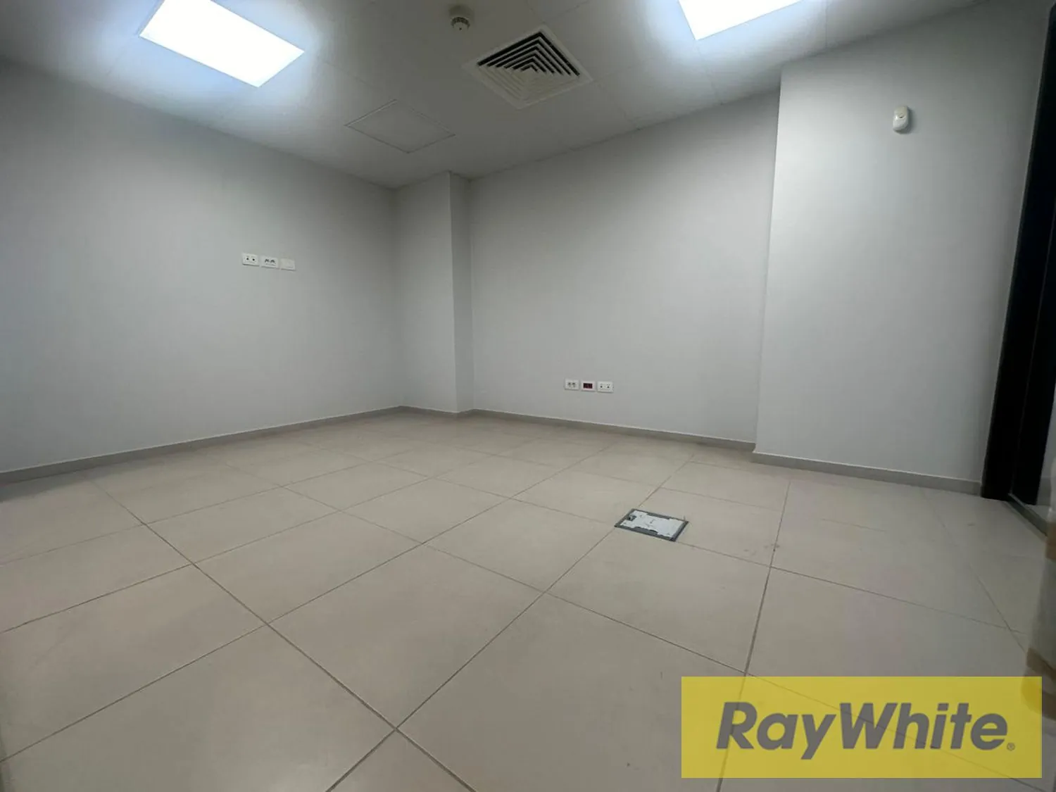 Office For Rent In Ramlet Al Baydah — photo 4