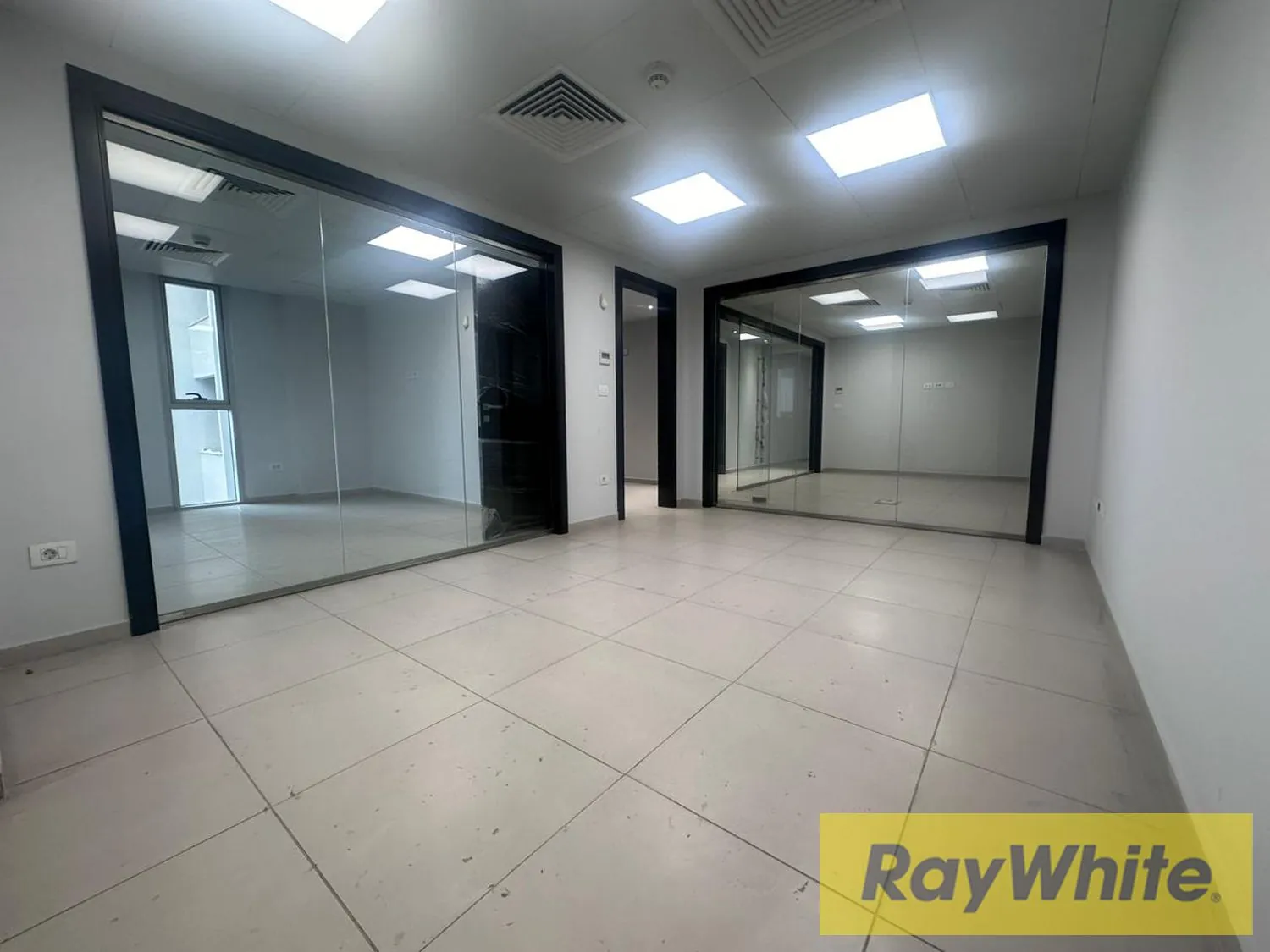 Office For Rent In Ramlet Al Baydah — photo 5