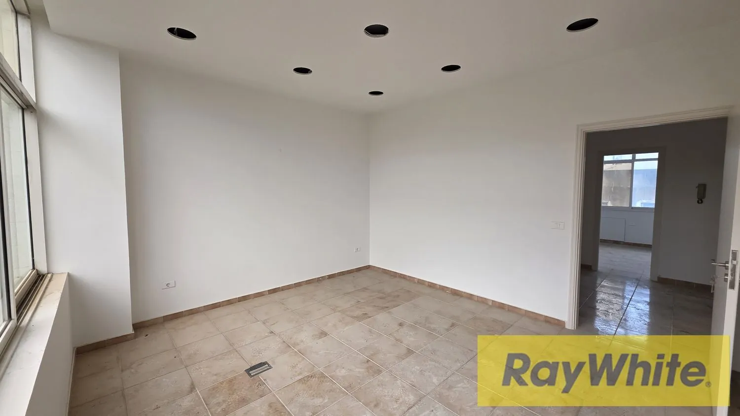 Office For Rent In Horch Tabet — الصورة 3