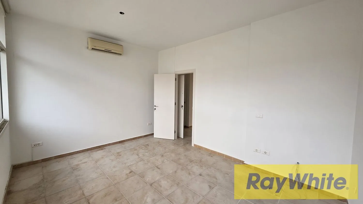 Office For Rent In Horch Tabet — الصورة 4