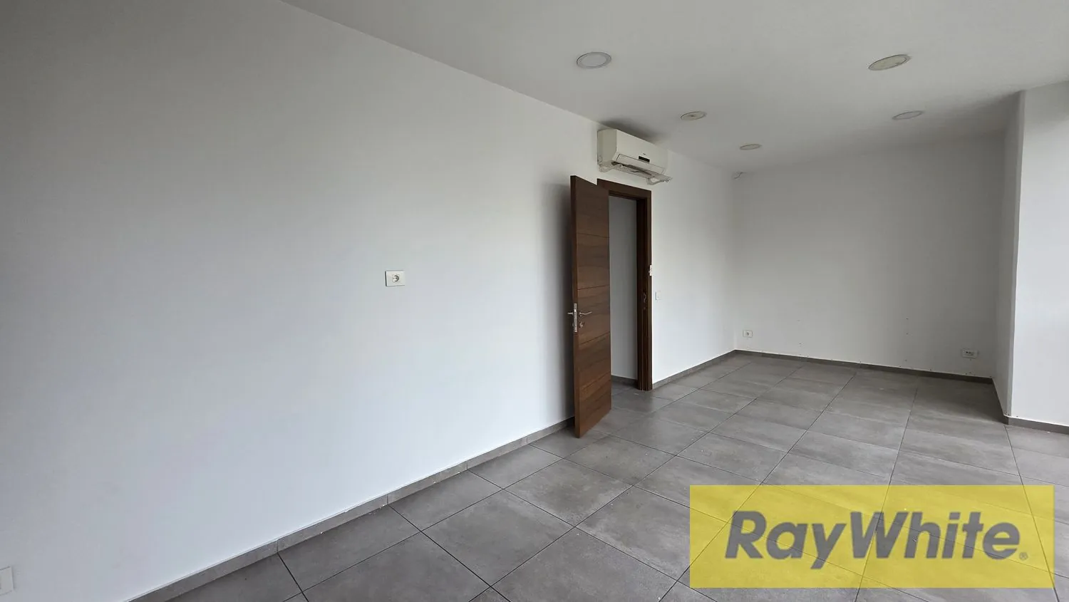 Office For Rent In Horch Tabet — الصورة 4