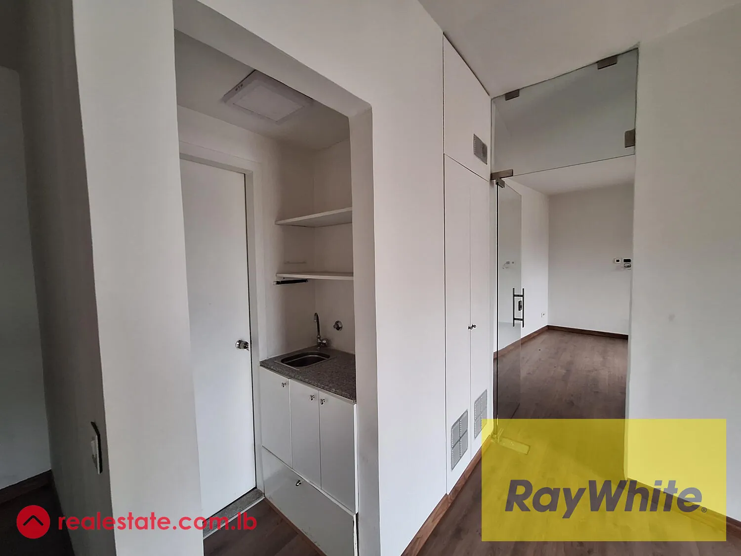 A Compact Office For Rent — الصورة 3