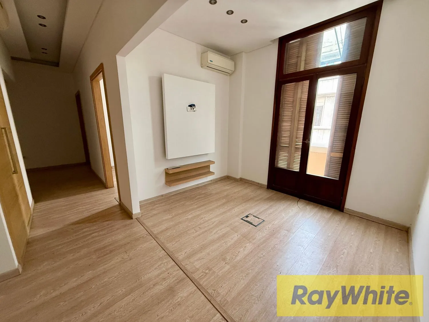 Office For Rent In Downtown – 200 Sqm — الصورة 3