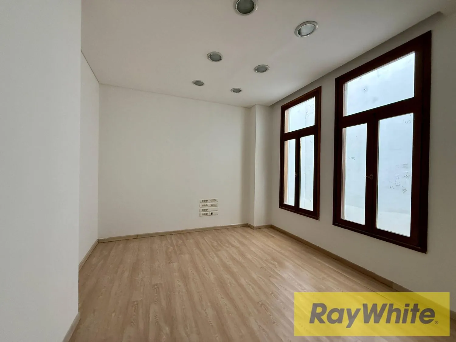 Office For Rent In Downtown – 200 Sqm — الصورة 4