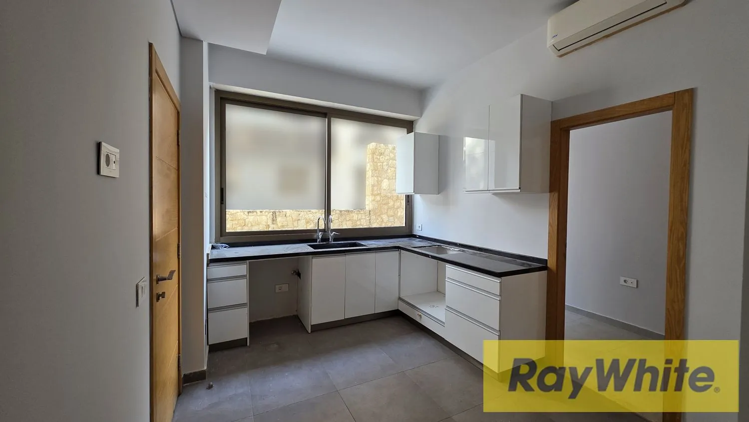 Apartment For Sale In Baabda | Terrace — الصورة 5