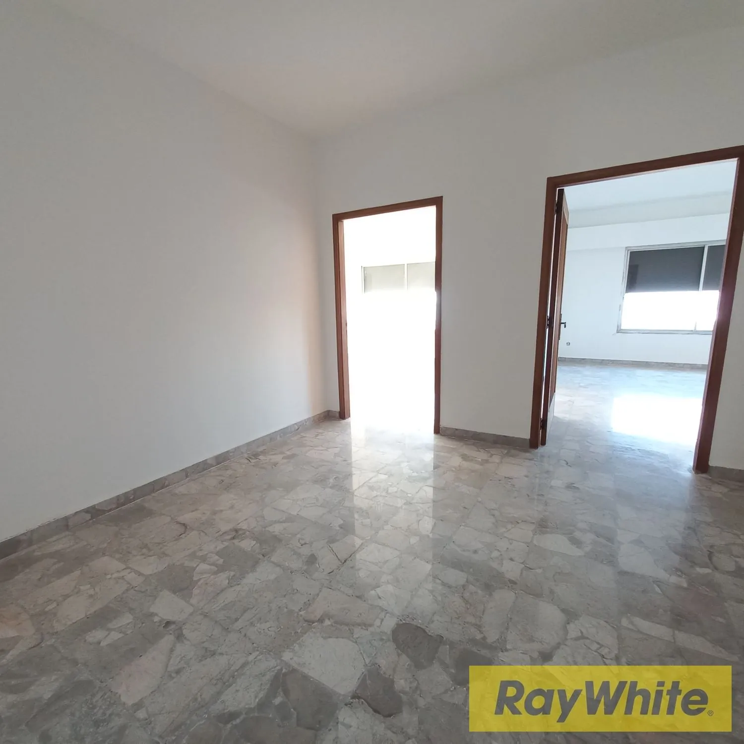 Fully Renovated Office In Jal El Dib With Sea View For Rent — الصورة 2