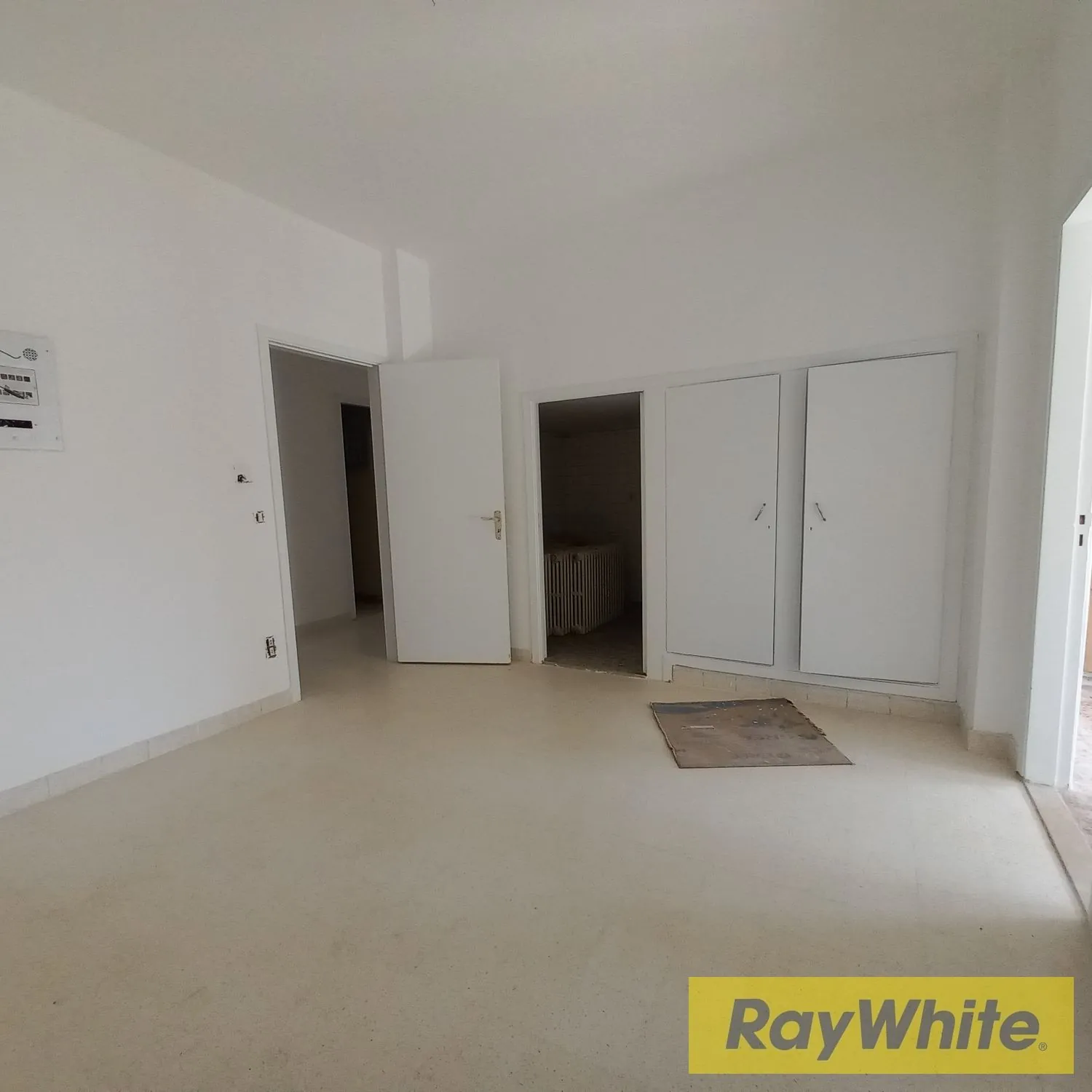 Fully Renovated Office In Jal El Dib With Sea View For Rent — الصورة 5