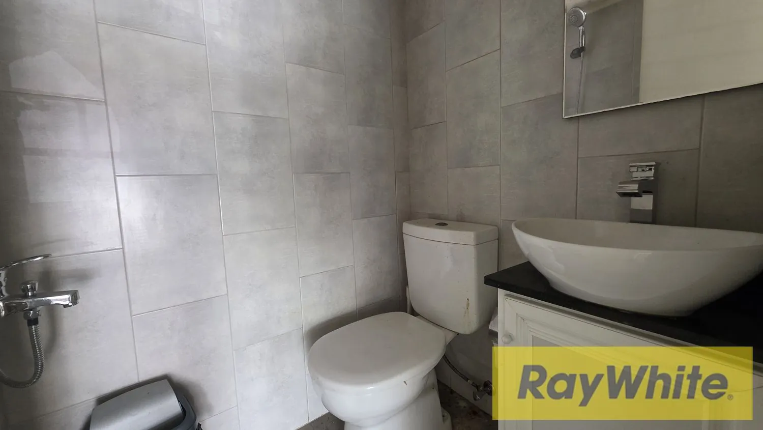 Shop For Rent In Dekwaneh — الصورة 2