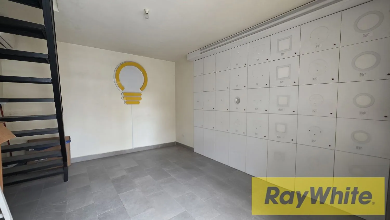 Shop For Rent In Dekwaneh — الصورة 3