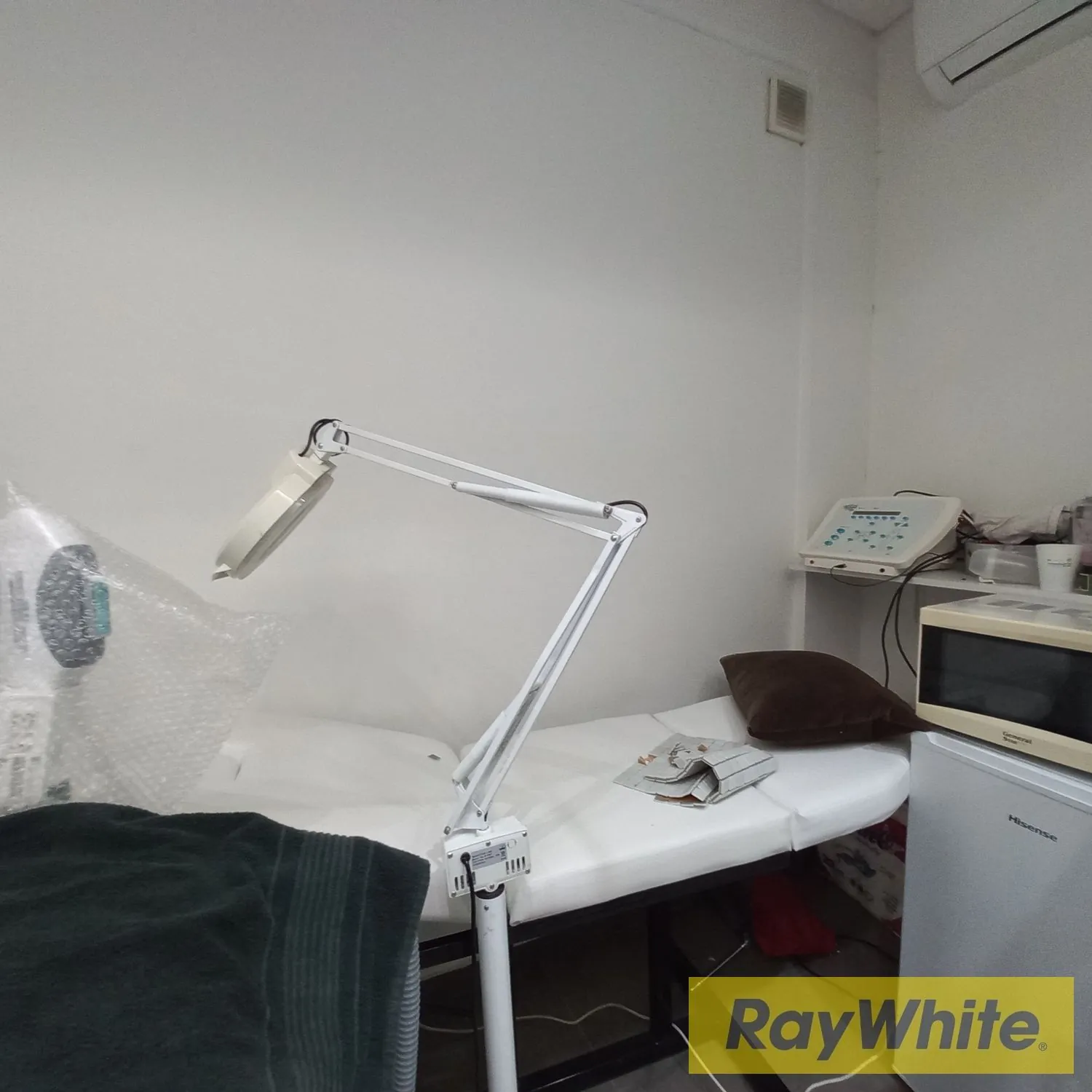 Fully Furnished Beauty Shop In Antelias For Rent — الصورة 5