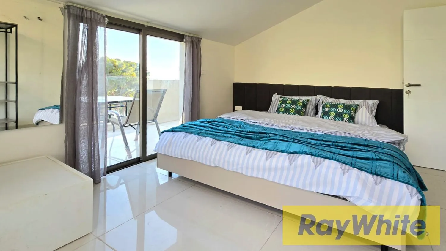Duplex Apartment For Sale In Tabarja — الصورة 4