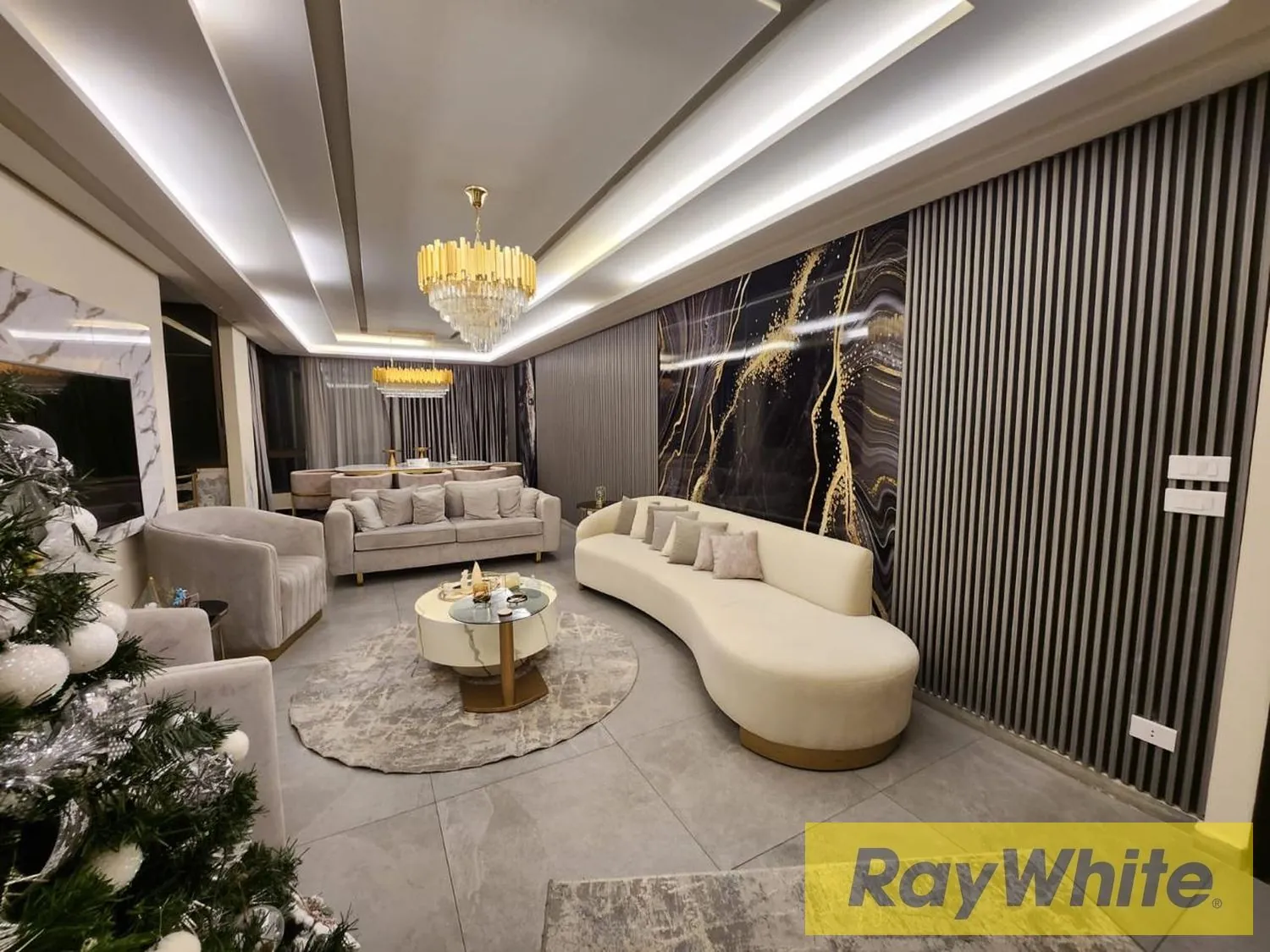 Duplex Apartment For Sale In Bouar — الصورة 2