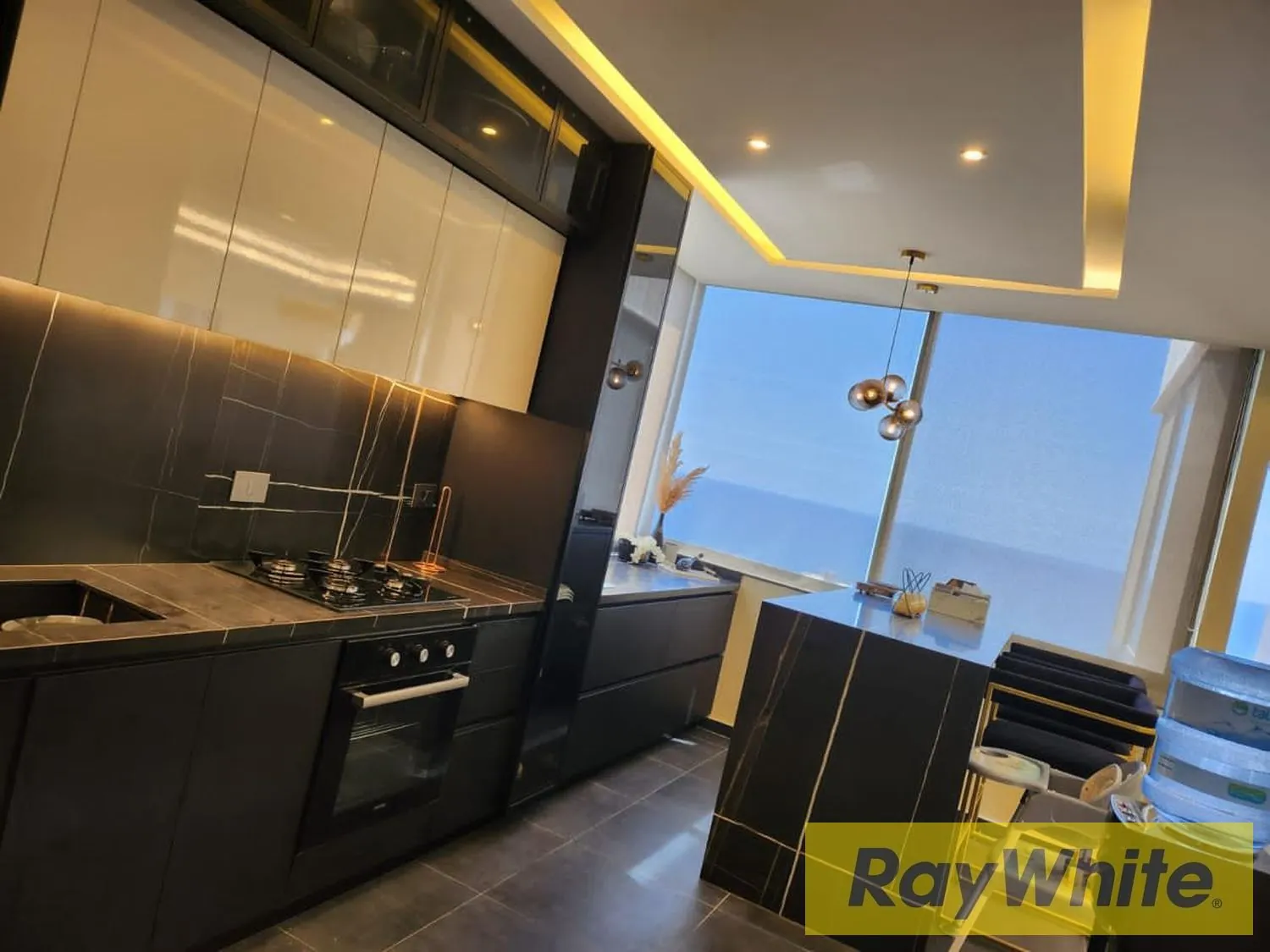Duplex Apartment For Sale In Bouar — الصورة 4