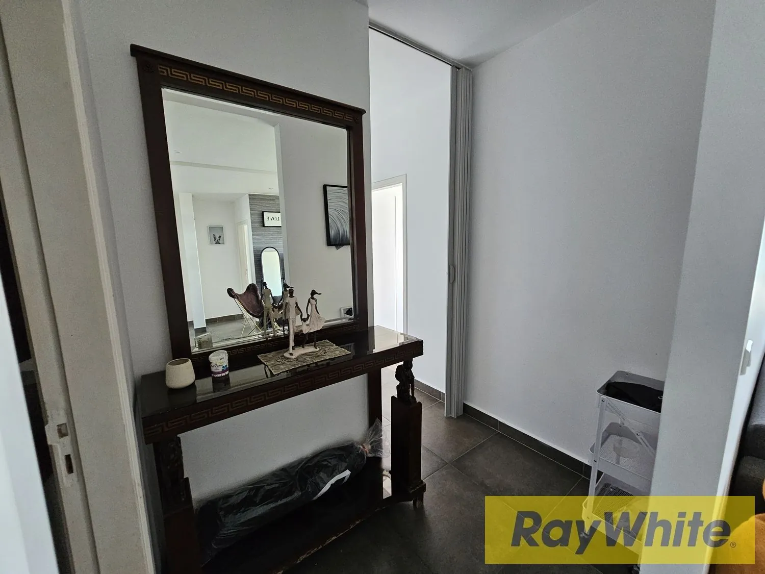 Apartment For Sale In Bouar With Sea View — الصورة 3