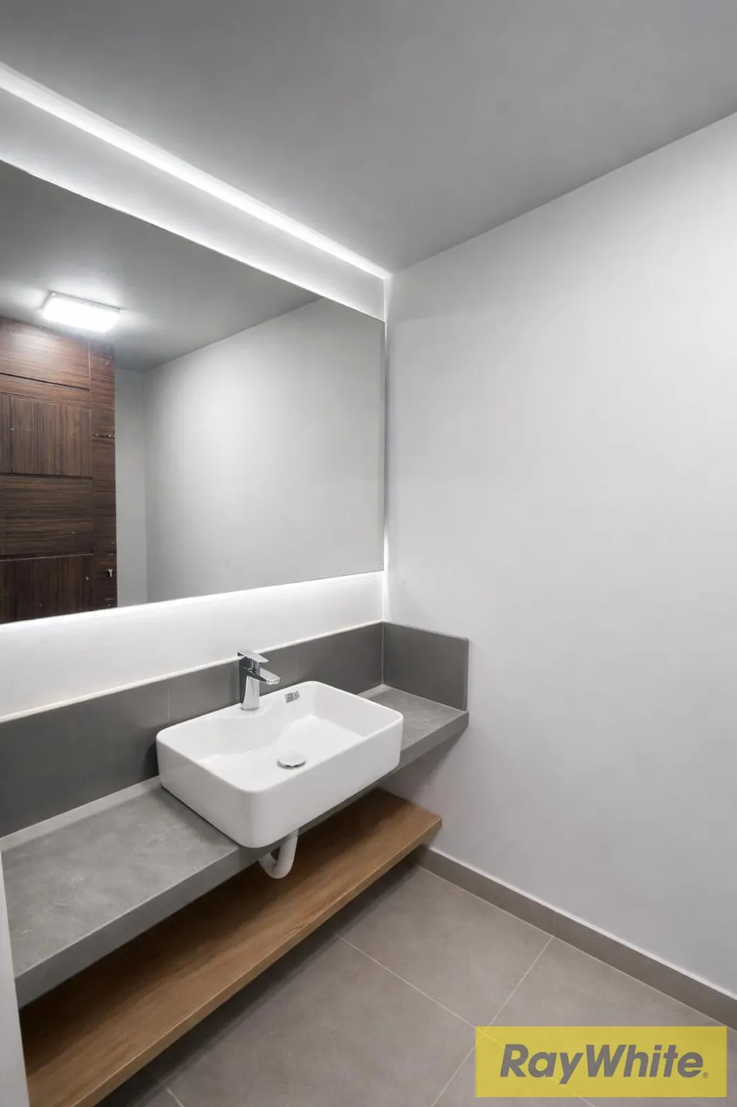 Office For Rent In Badaro – 90 Sqm — الصورة 3