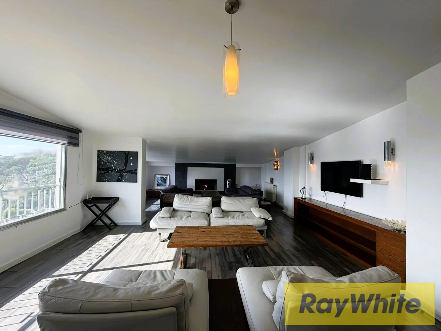 A Top Floor Penthouse Apartment For Sale In Broummana, 300 Sqm — الصورة 3
