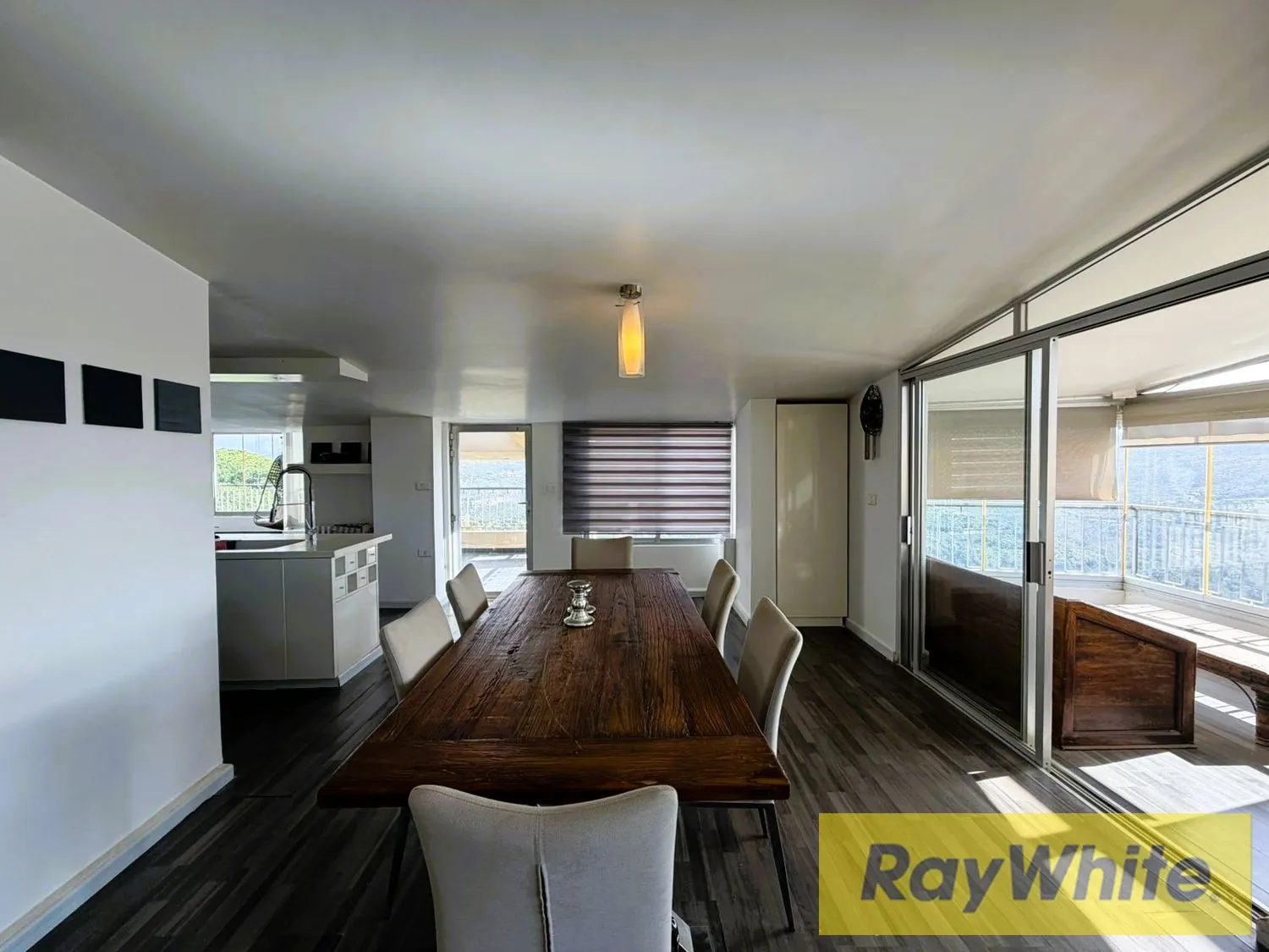 A Top Floor Penthouse Apartment For Sale In Broummana, 300 Sqm — الصورة 4