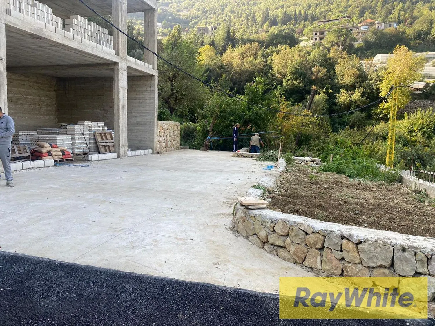 Land With Stand Alone For Sale In Ghazir — الصورة 3