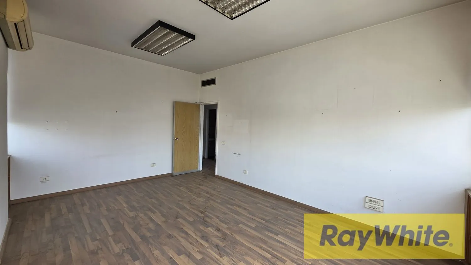 Office For Rent In Horch Tabet – Prime Main Road Location — الصورة 2