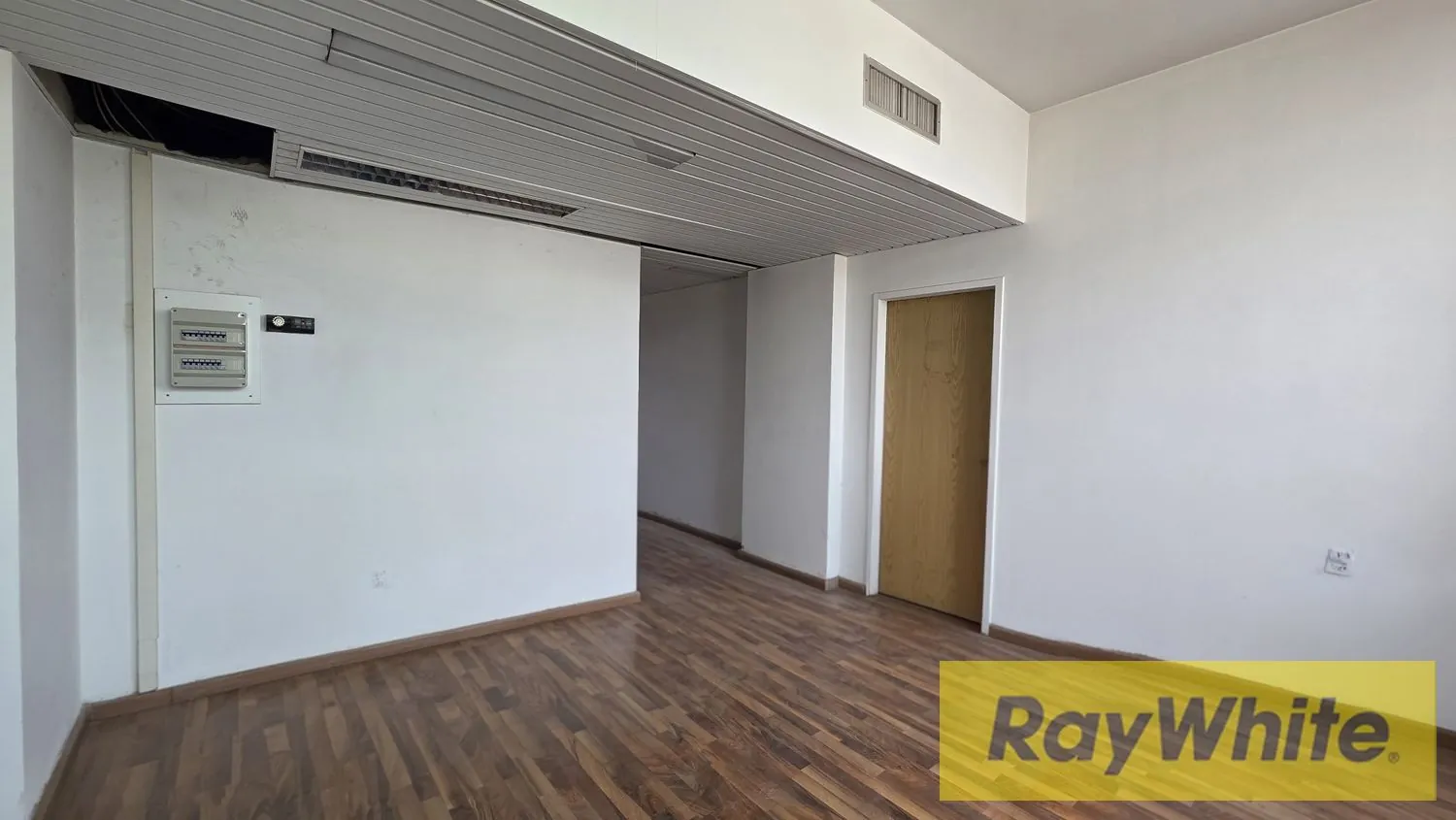 Office For Rent In Horch Tabet – Prime Main Road Location — الصورة 3