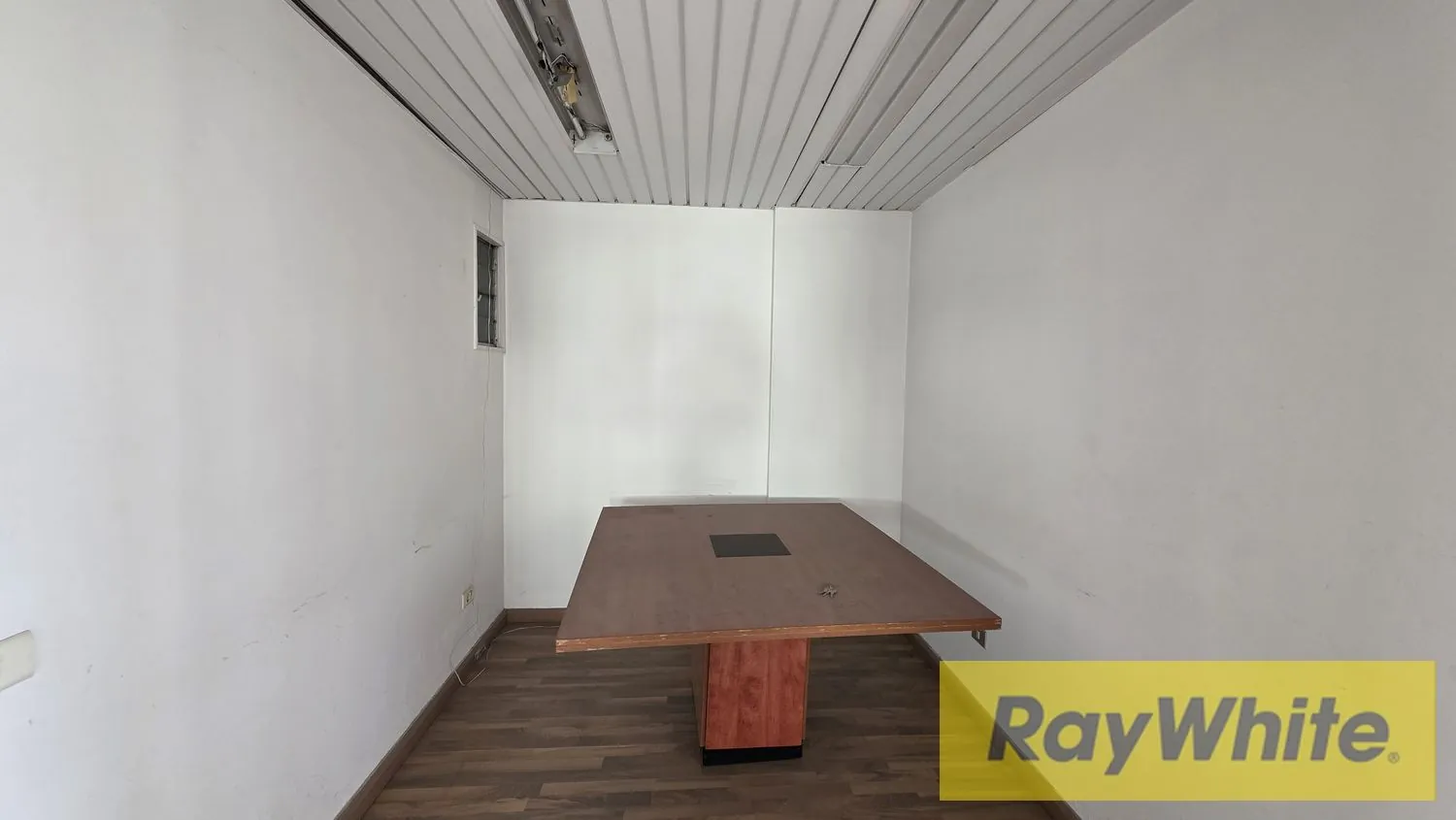 Office For Rent In Horch Tabet – Prime Main Road Location — الصورة 5