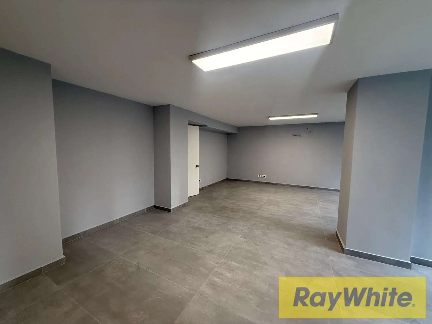 Office For Rent In Badaro – 110 Sqm — الصورة 2