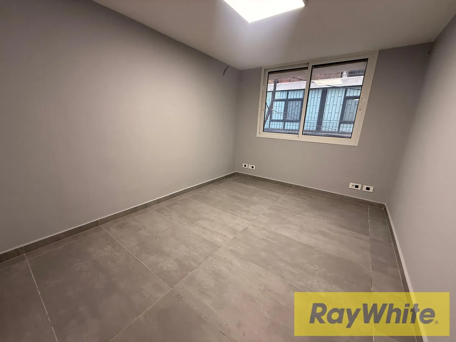 Office For Rent In Badaro – 110 Sqm — الصورة 3