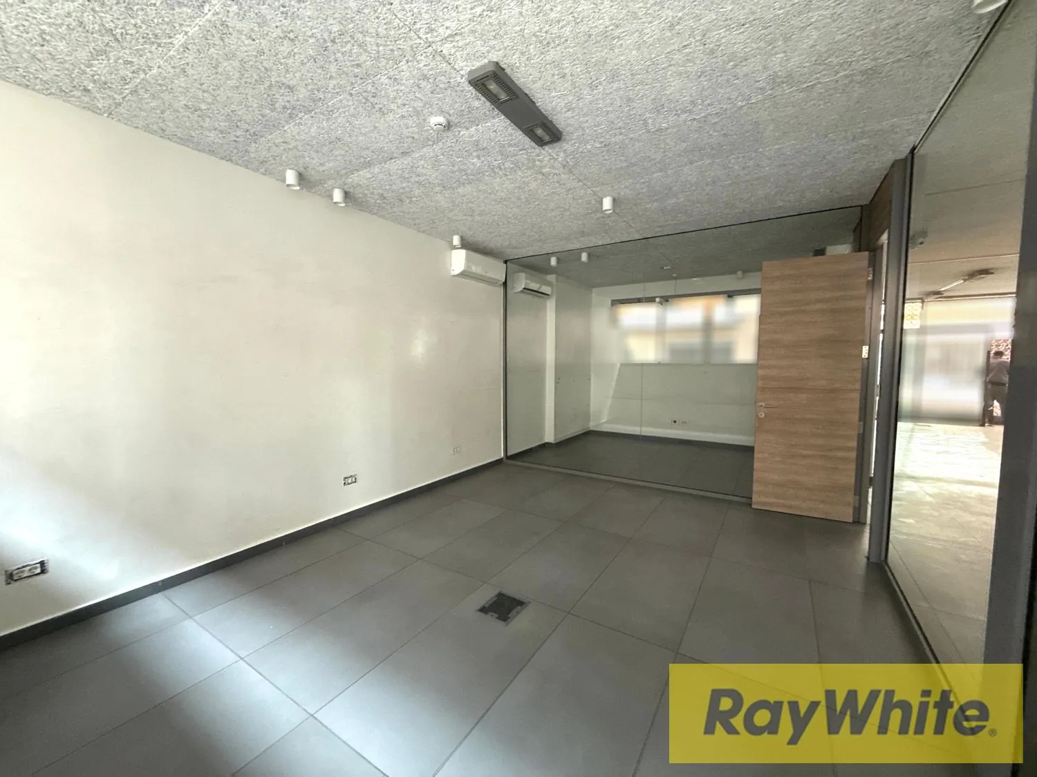 Office For Rent In Achrafieh – 250 Sqm — photo 5