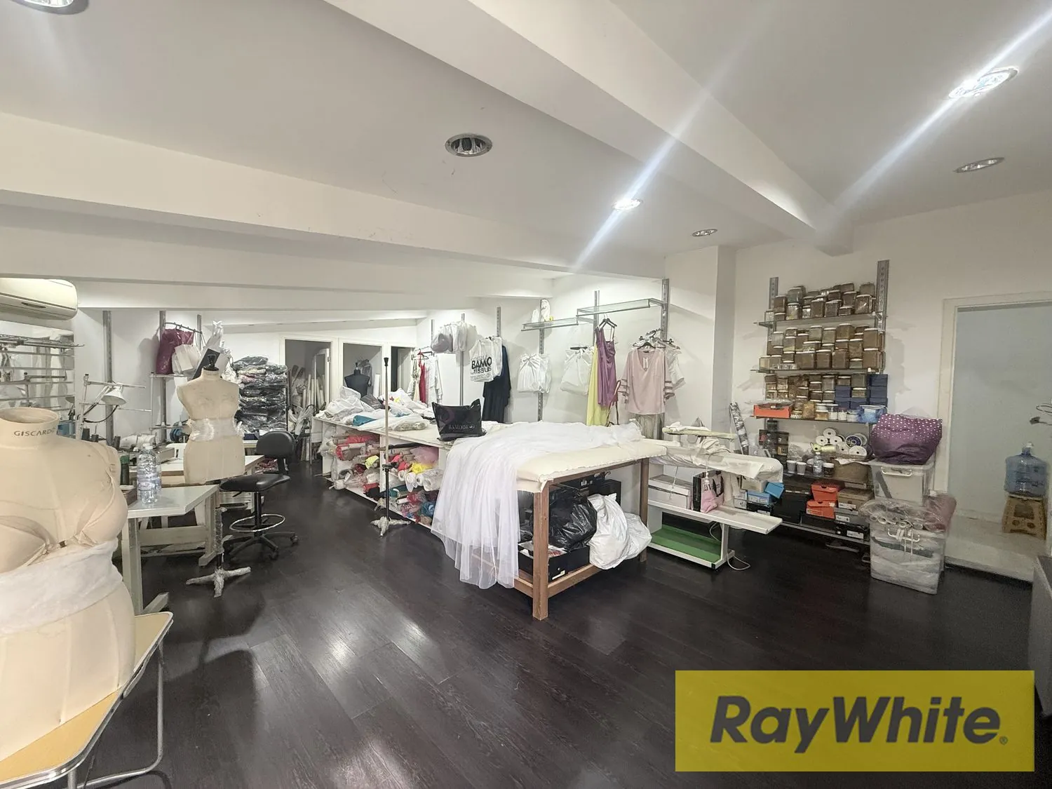 Shop For Rent In Halat Jbeil — الصورة 2