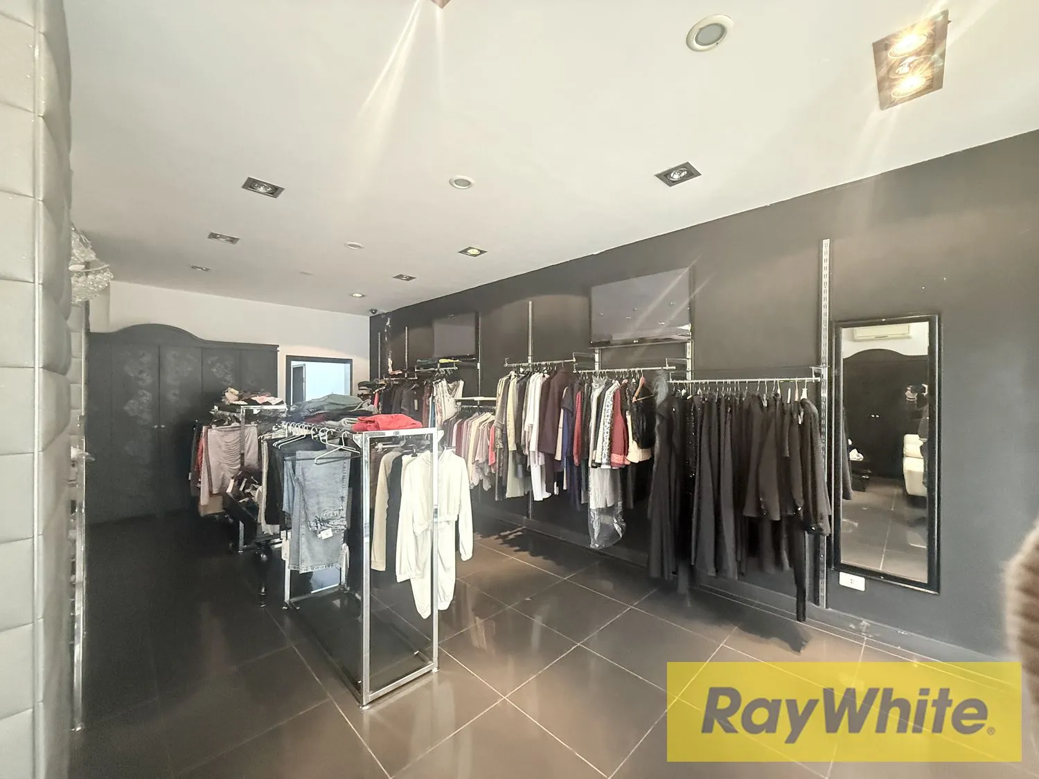 Shop For Rent In Halat Jbeil — الصورة 5