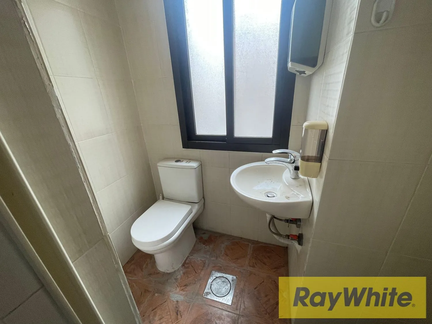 Office For Sale In Dora – 55 Sqm — الصورة 4