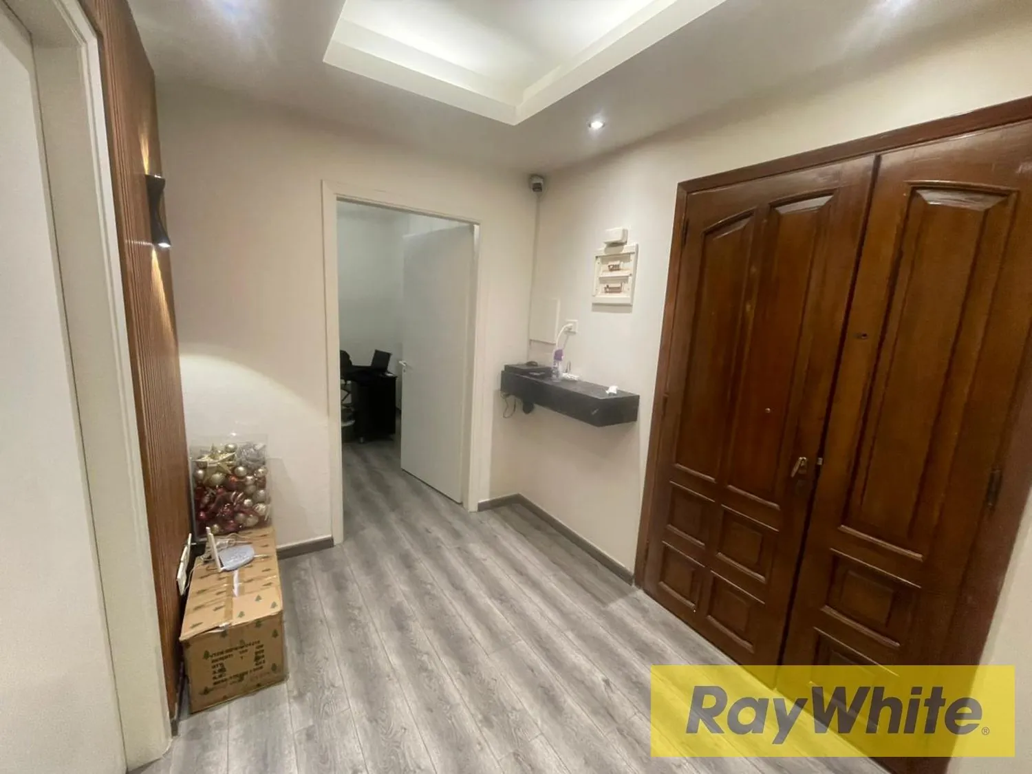 Furnished Office For Sale In Antelias |city View — الصورة 3