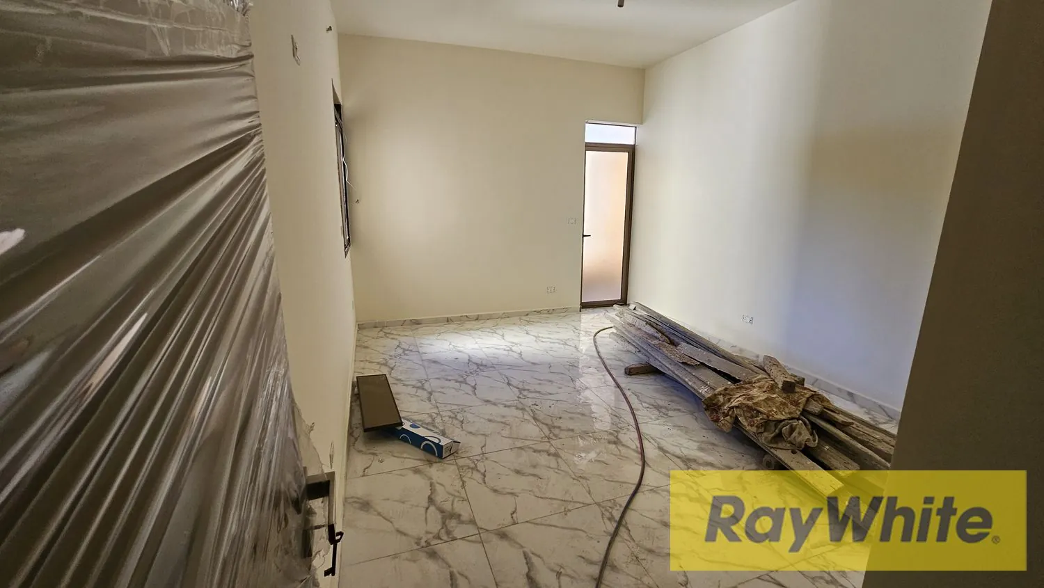 Brand New Apartment For Sale In Bouar — الصورة 5