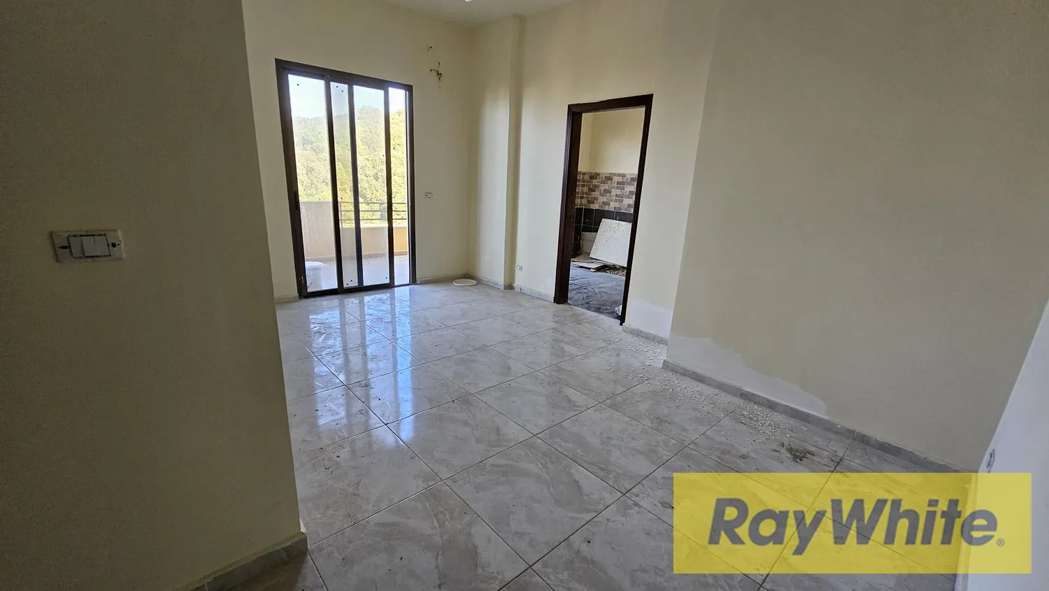 Apartment For Sale In Bouar — الصورة 3