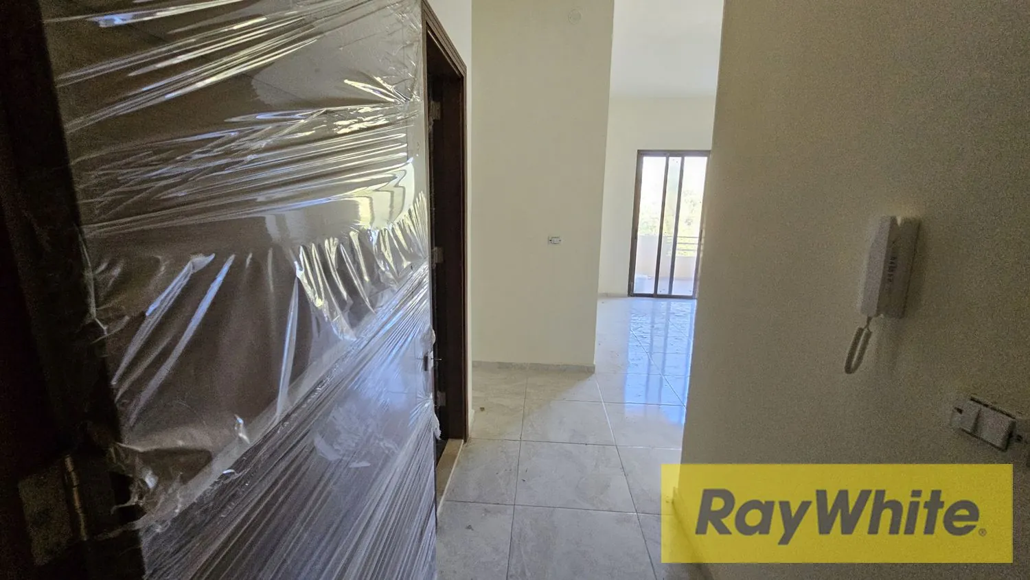 Apartment For Sale In Bouar — الصورة 4