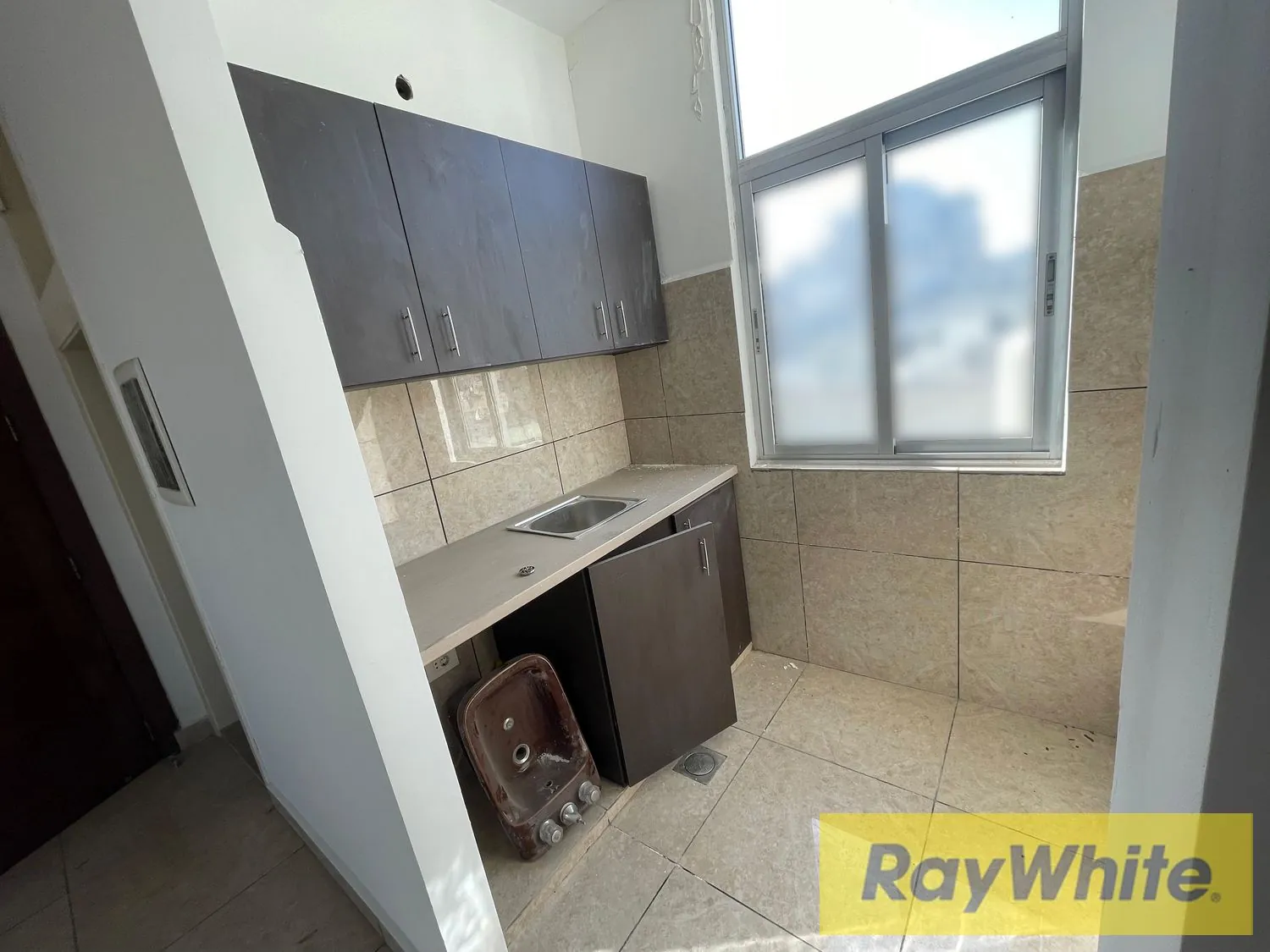 Office For Sale In Dora – 65 Sqm — الصورة 2
