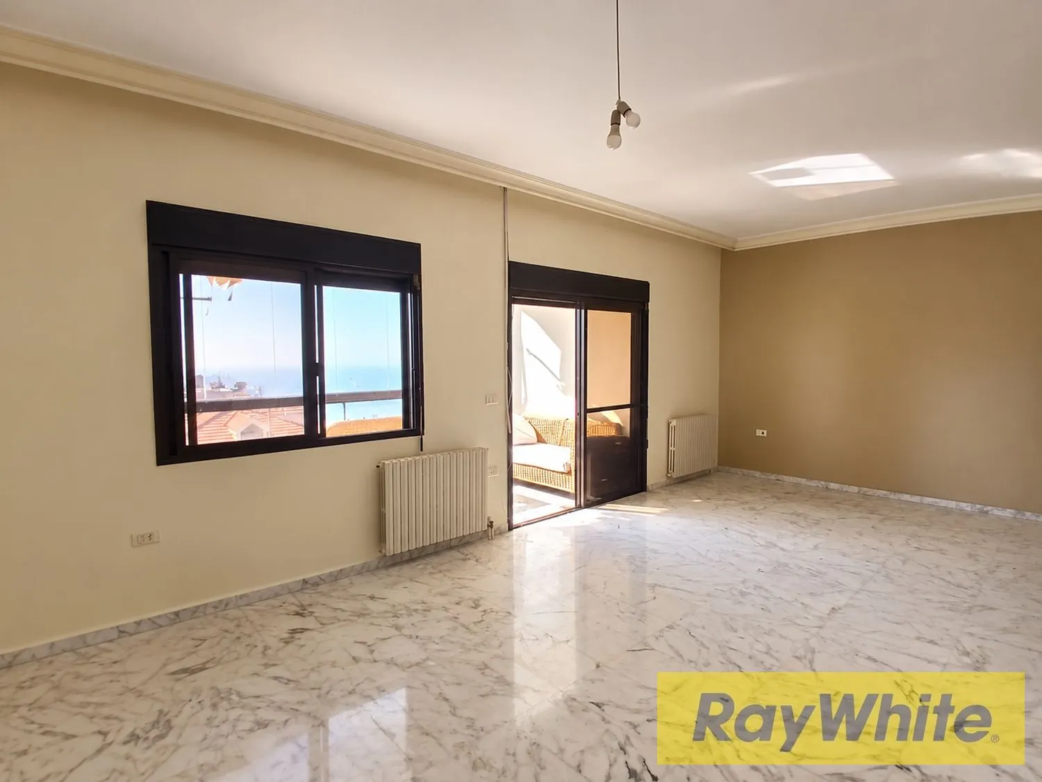 Apartment For Rent In Rabweh – Sea View — الصورة 2