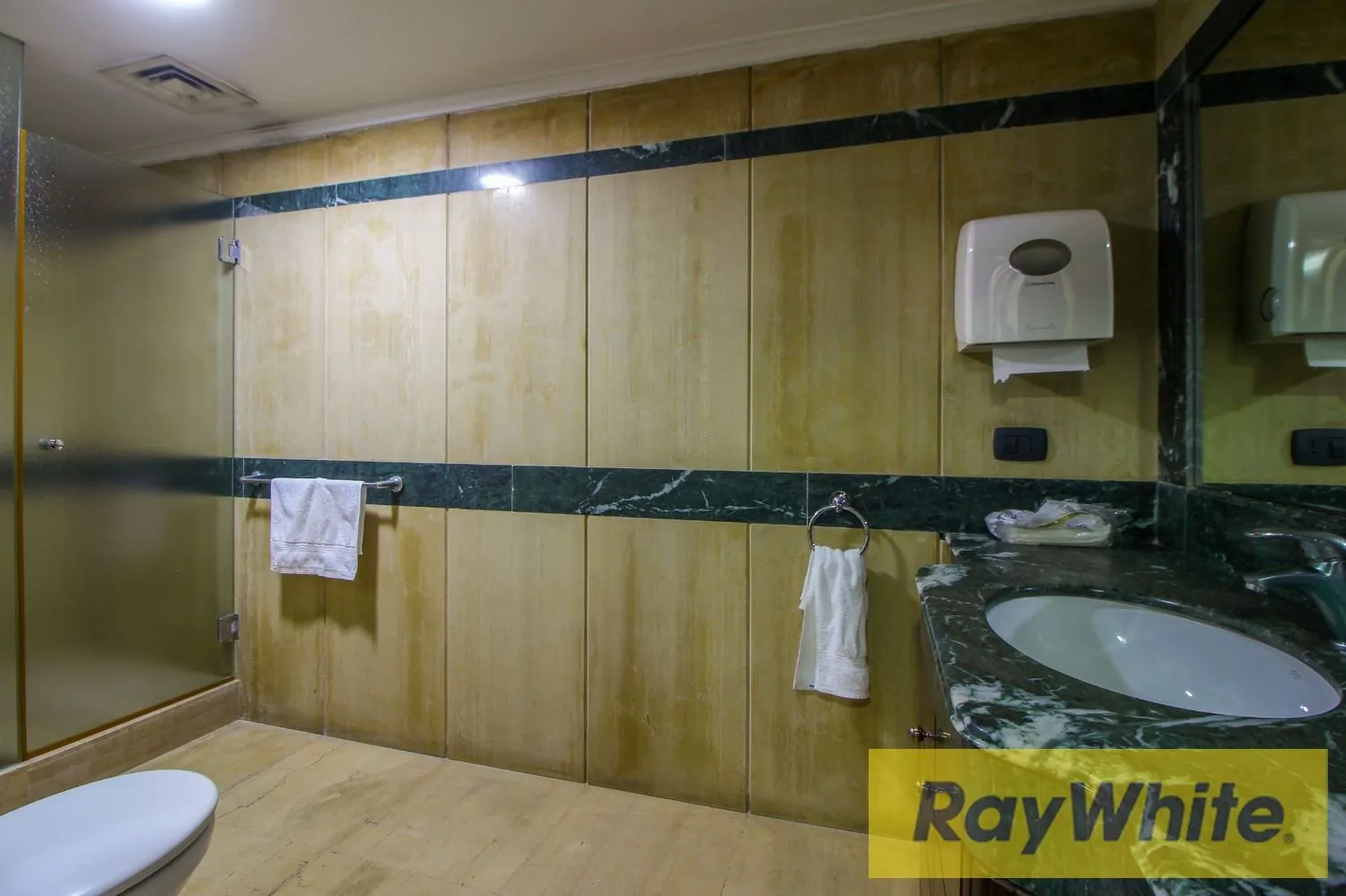 Exclusive Office For Rent In Hazmieh — الصورة 4