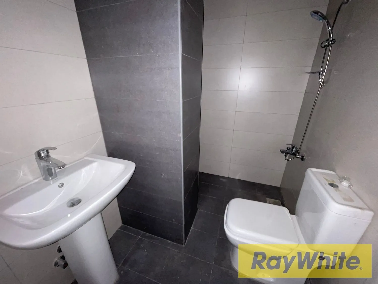 Apartment For Sale In Dbayeh — الصورة 2